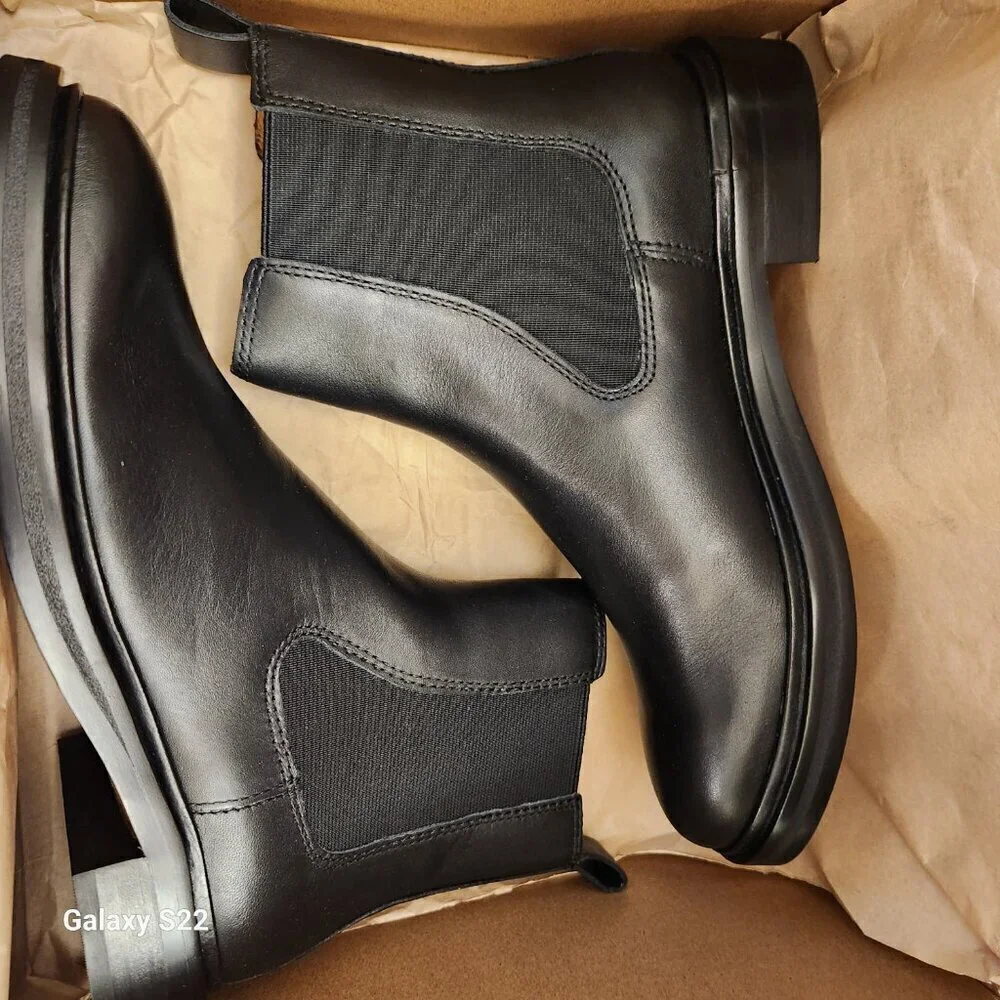 Madewell Pull-On Chelsea Leather Boots. NIB. Size 5.5